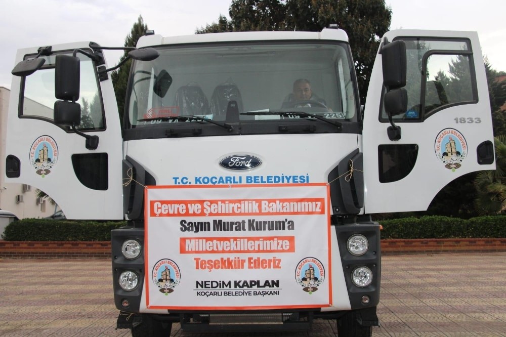 cevre ve sehircilik bakanligi kocarliya cop kamyonu hibe etti 2 3eNGYcAp Çevre ve Şehircilik Bakanlığı, Koçarlı’ya çöp kamyonu hibe etti