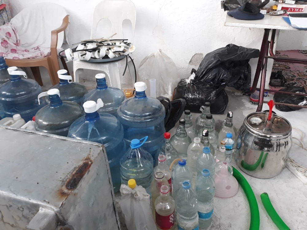 cinede 900 litre kacak icki ele gecirildi 0 VfTiXNuO Çine’de 900 litre kaçak içki ele geçirildi