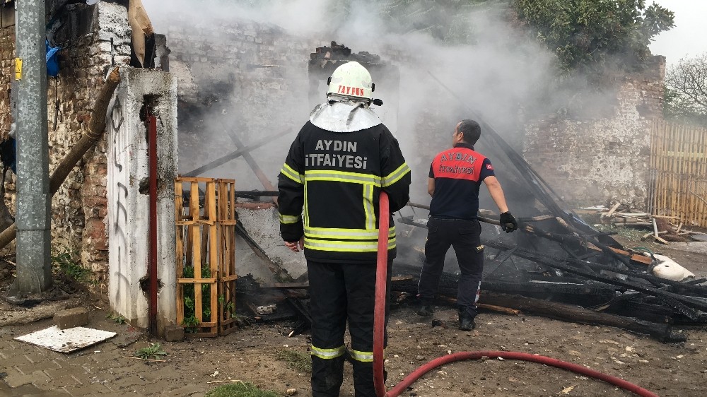 copten buldugu parfum sisesi evi yakti 0 IRbjYTO9 Çöpten bulduğu parfüm şişesi evi yaktı