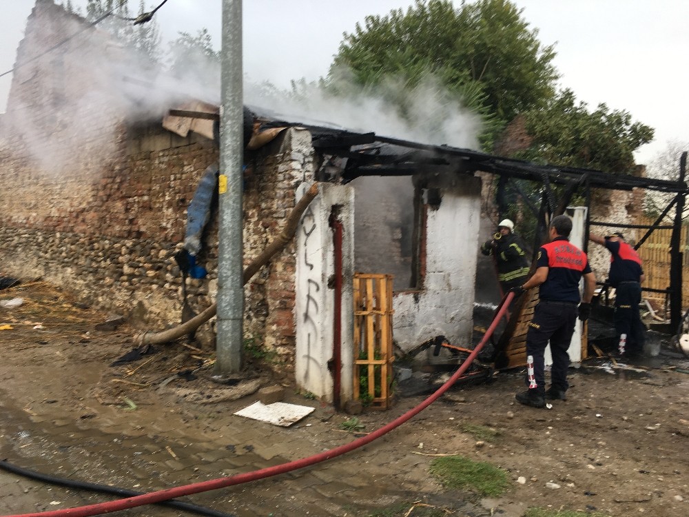 copten buldugu parfum sisesi evi yakti 4 Çöpten bulduğu parfüm şişesi evi yaktı