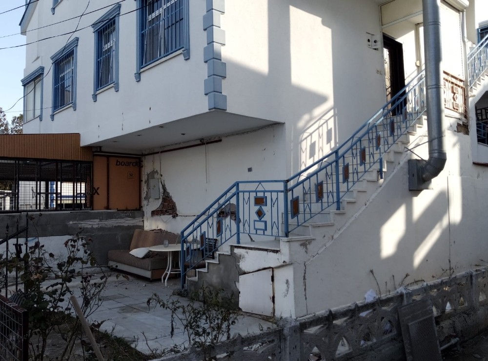 didimde iki binada hasar olustu 1 3BX2B7Yj Didim’de iki binada hasar oluştu