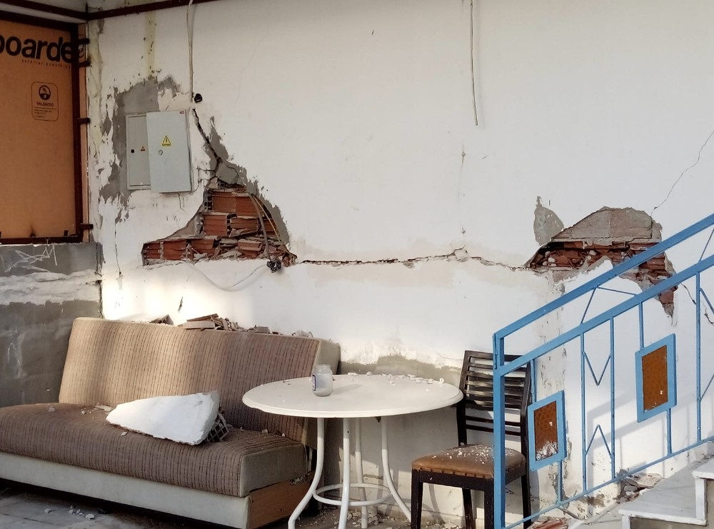 didimde iki binada hasar olustu 3 DUtKeV54 Didim’de iki binada hasar oluştu