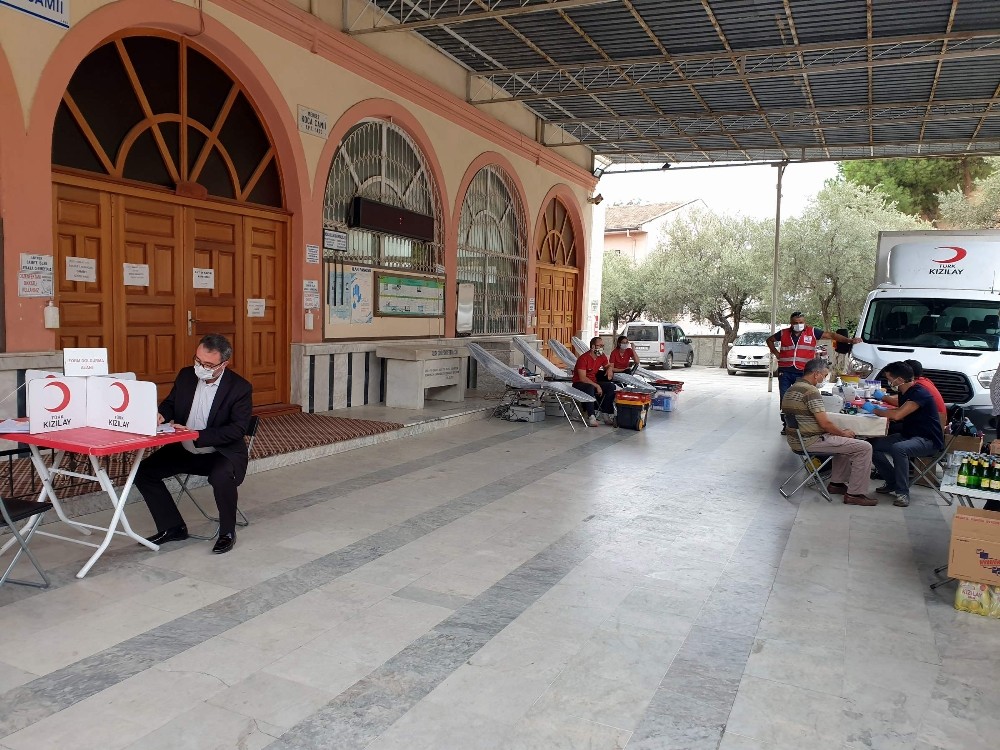 din gorevlilerinden kizilaya kan bagisi 2 AE6i7eYi Din Görevlilerinden Kızılay’a kan bağışı