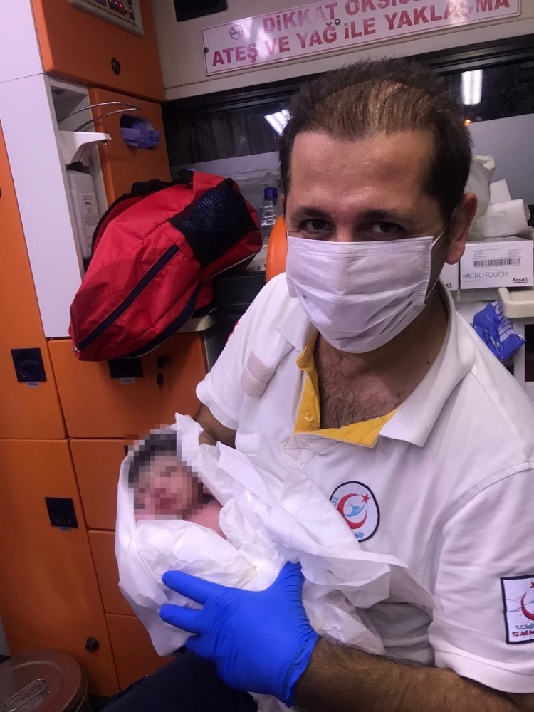 dunyaya ambulansta merhaba dedi 1 Dünyaya ambulansta ’merhaba’ dedi