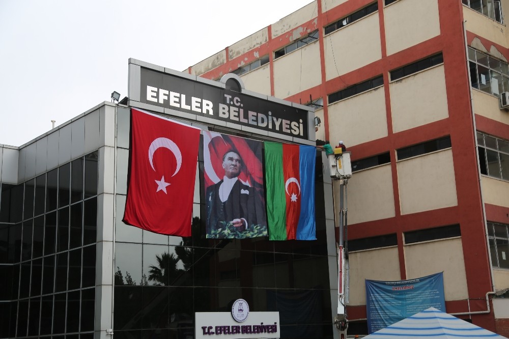 efeler belediyesine kardes ulke azerbaycan bayragi asildi 1 cAwvMgGf Efeler Belediyesi’ne kardeş ülke Azerbaycan bayrağı asıldı