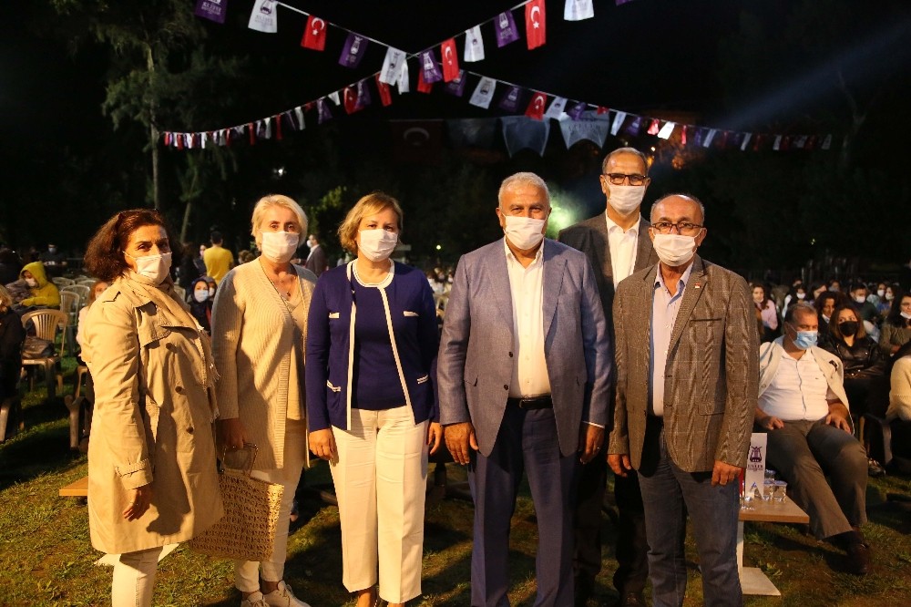 efelerde kultur ve sanat etkinlikleri iki bekarla basladi 2 Efeler’de kültür ve sanat etkinlikleri İki Bekar’la başladı