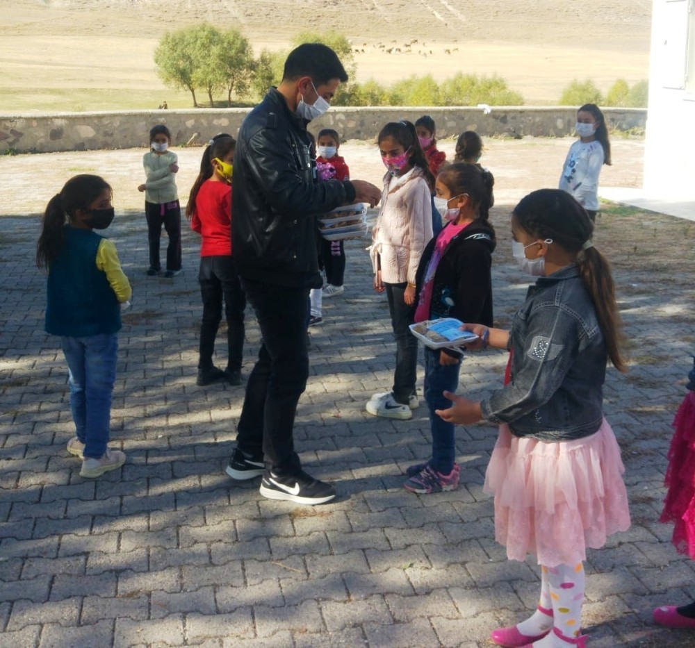 erzurumlu minik ogrenciler incirle tanisti 2 UspQa92V Erzurumlu minik öğrenciler incirle tanıştı