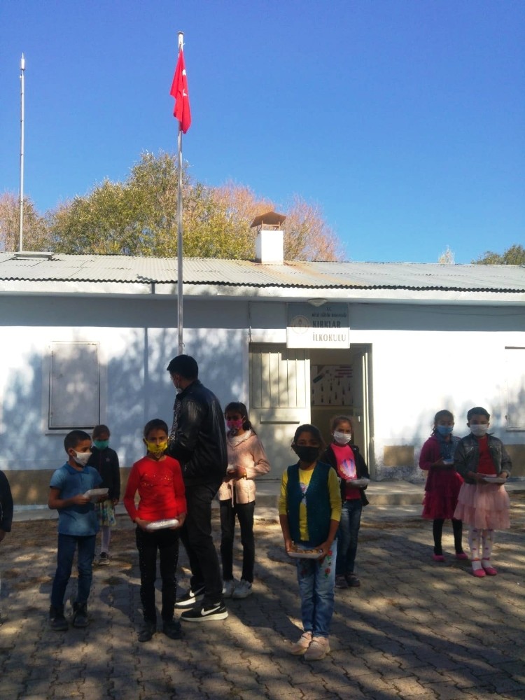 erzurumlu minik ogrenciler incirle tanisti 4 w4wWUCjl Erzurumlu minik öğrenciler incirle tanıştı