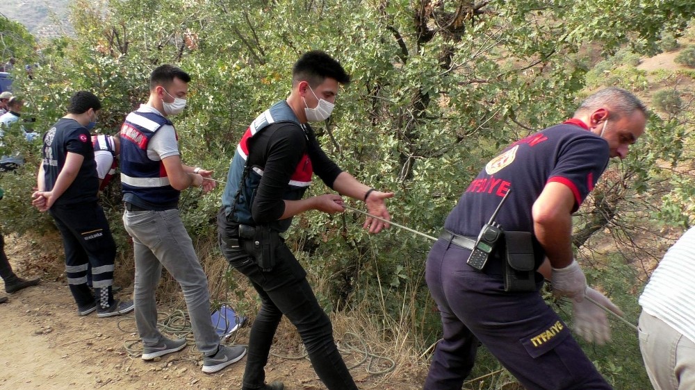 esi ve oglunun onunde ucuruma yuvarlandi 6 sibfAAYU Eşi ve oğlunun önünde uçuruma yuvarlandı
