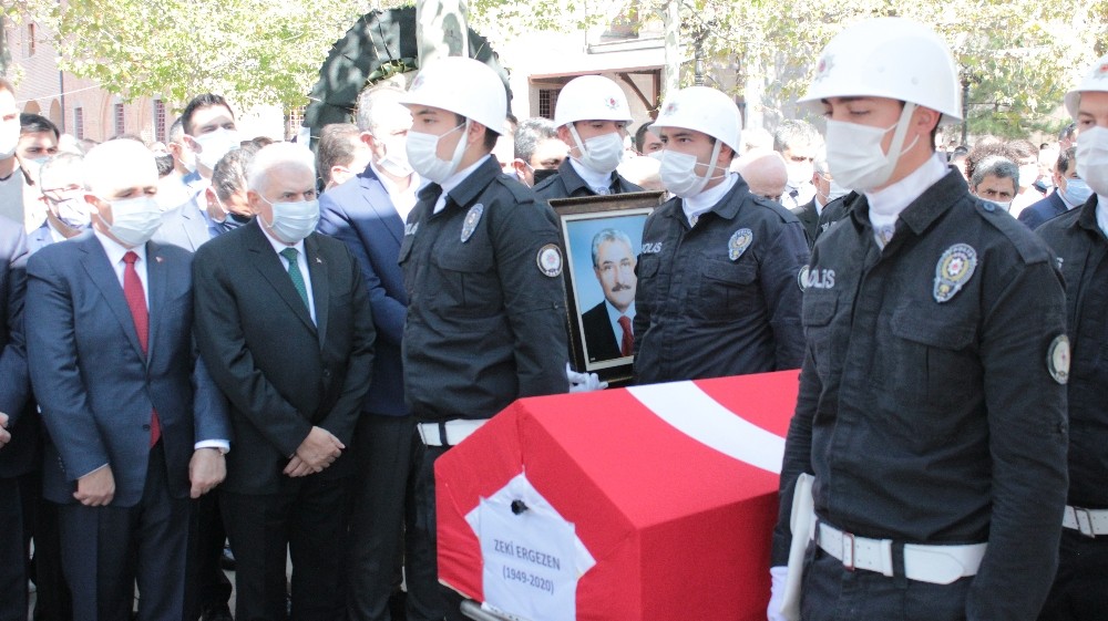 eski bakan zeki ergezenin cenaze namazi haci bayram i veli camiinde kilindi 2 sjgu25K3 Eski Bakan Zeki Ergezen’in cenaze namazı Hacı Bayram-ı Veli Camii’nde kılındı