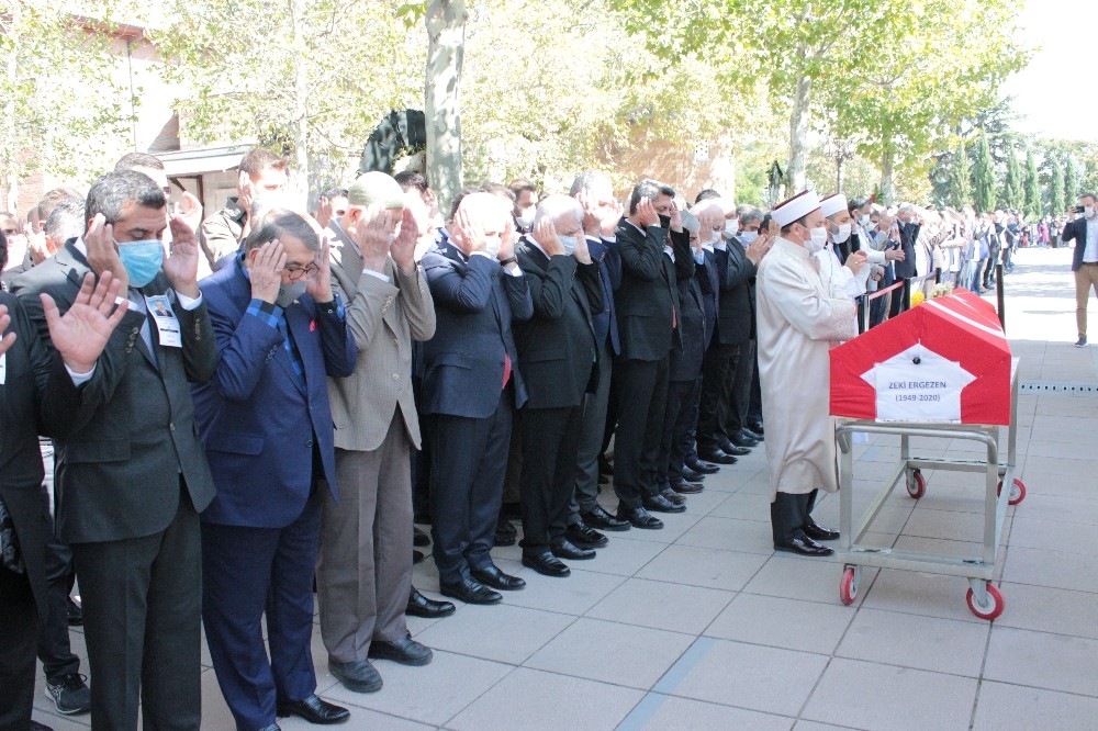 eski bakan zeki ergezenin cenaze namazi haci bayram i veli camiinde kilindi 4 sIFhr7zj Eski Bakan Zeki Ergezen’in cenaze namazı Hacı Bayram-ı Veli Camii’nde kılındı