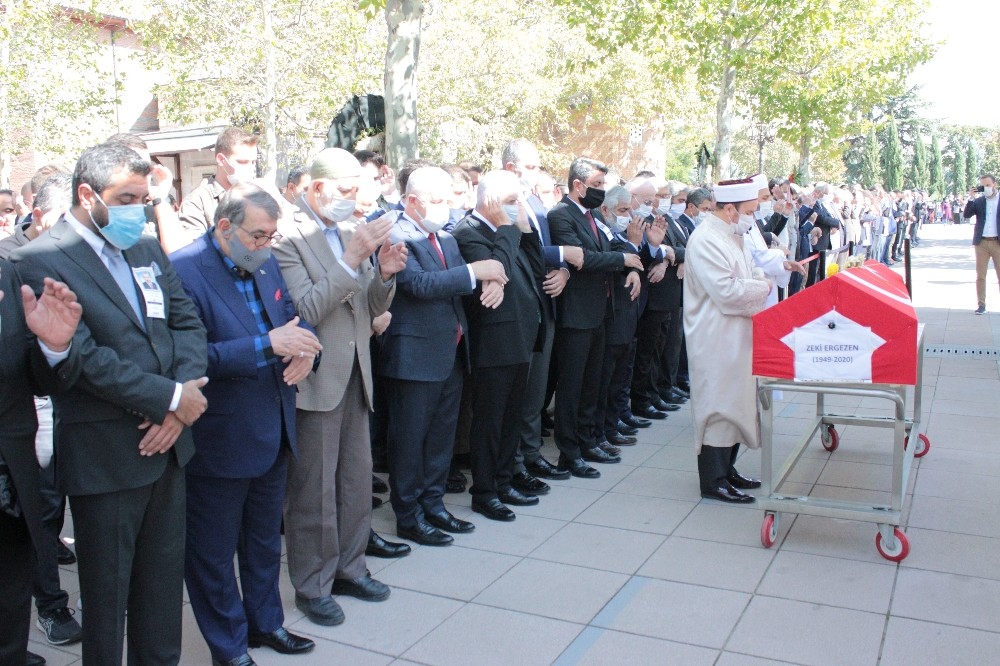 eski bakan zeki ergezenin cenaze namazi haci bayram i veli camiinde kilindi 5 vCzs3fmB Eski Bakan Zeki Ergezen’in cenaze namazı Hacı Bayram-ı Veli Camii’nde kılındı