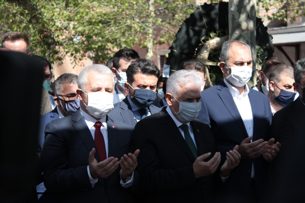 eski bakan zeki ergezenin cenaze namazi haci bayram i veli camiinde kilindi 8 8ah1r2CR Eski Bakan Zeki Ergezen’in cenaze namazı Hacı Bayram-ı Veli Camii’nde kılındı