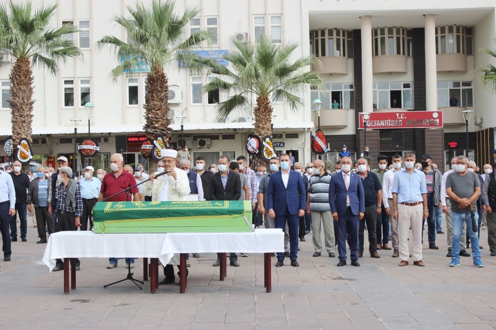 eski baskan uysal topraga verildi 0 wMr7RW5e Eski Başkan Uysal toprağa verildi