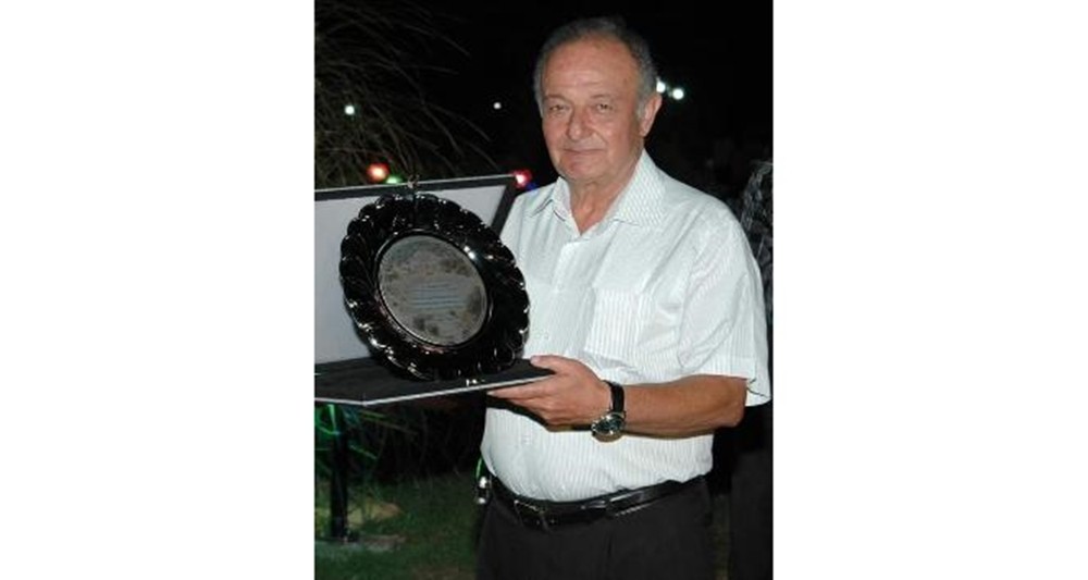 eski baskan uysal topraga verildi 1 GKS1Ugvm Eski Başkan Uysal toprağa verildi