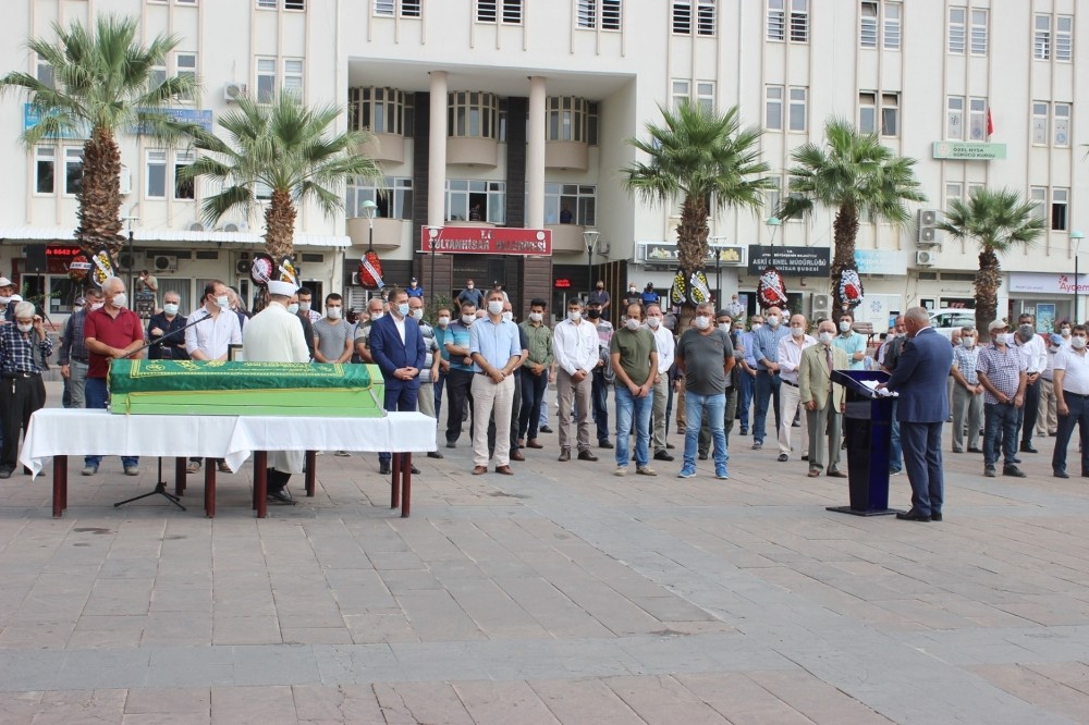 eski baskan uysal topraga verildi 3 jLAzNV66 Eski Başkan Uysal toprağa verildi