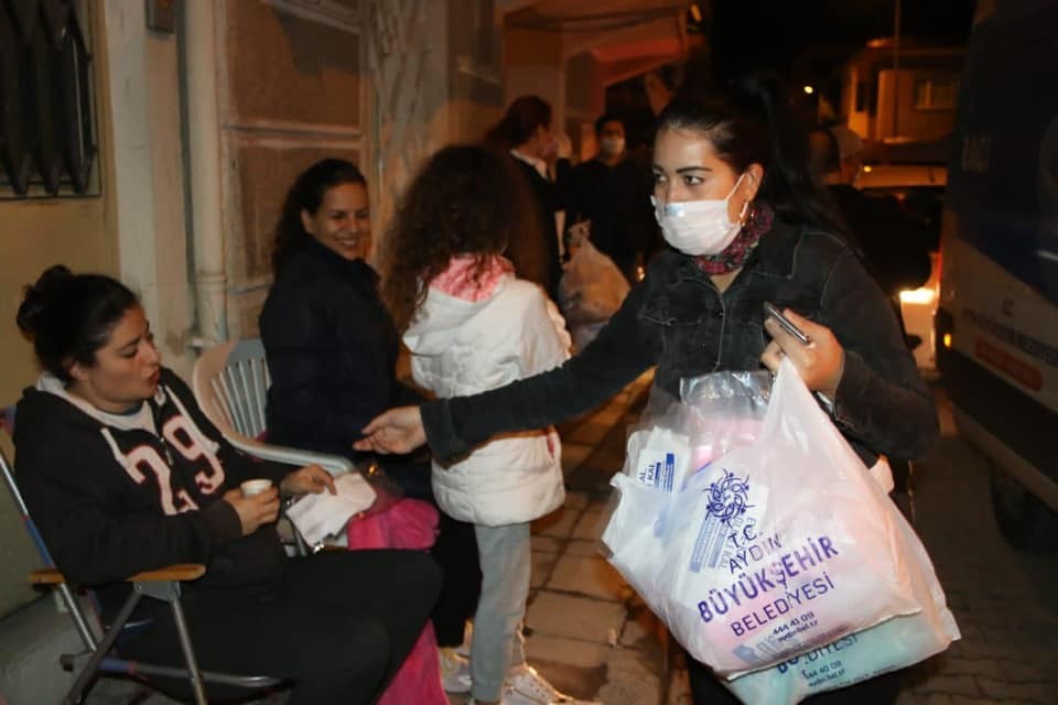 evlerine giremeyen vatandaslarin yardimina buyuksehir kostu 5 7kNaHIdh Evlerine giremeyen vatandaşların yardımına Büyükşehir koştu