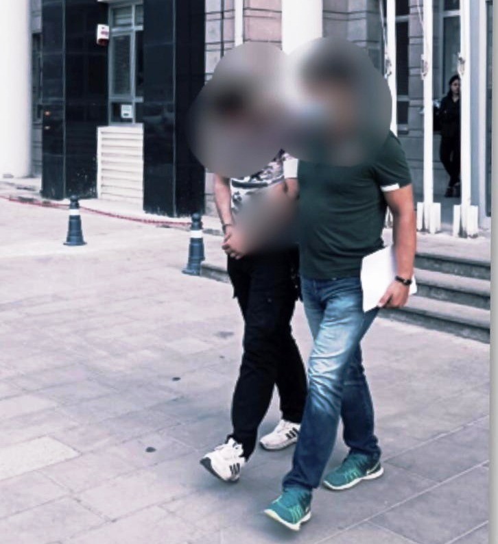 hirsizlik suphelisi guvenlik kameralarindan tespit edildi 0 kdppDynL Hırsızlık şüphelisi güvenlik kameralarından tespit edildi