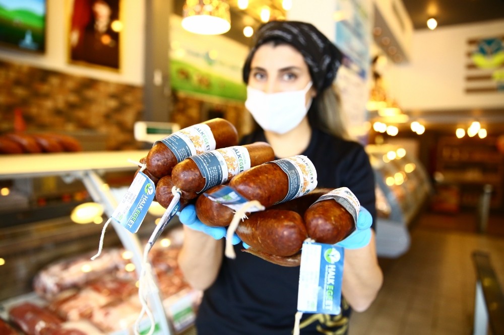 izmirli vatandaslar halk ege ete yogun ilgi gosteriyor 5 UYPp24Av İzmirli vatandaşlar Halk Ege Et’e yoğun ilgi gösteriyor