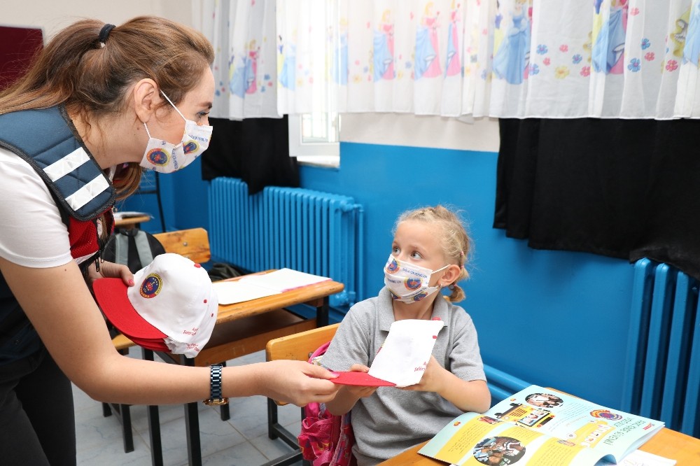 Jandarma, Karacasulu minik öğrencilerin heyecanına ortak oldu 2 jandarma karacasulu minik ogrencilerin heyecanina ortak oldu 1 nDygcNhA Jandarma, Karacasulu minik öğrencilerin heyecanına ortak oldu
