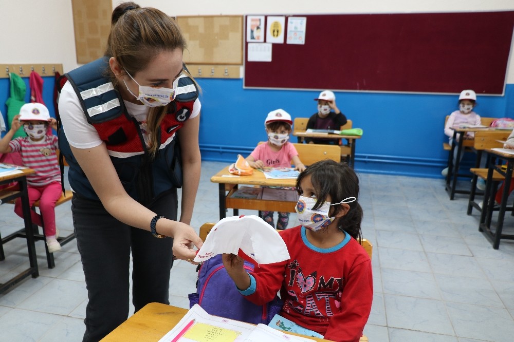 Jandarma, Karacasulu minik öğrencilerin heyecanına ortak oldu 3 jandarma karacasulu minik ogrencilerin heyecanina ortak oldu 2 iDqHPYLd Jandarma, Karacasulu minik öğrencilerin heyecanına ortak oldu