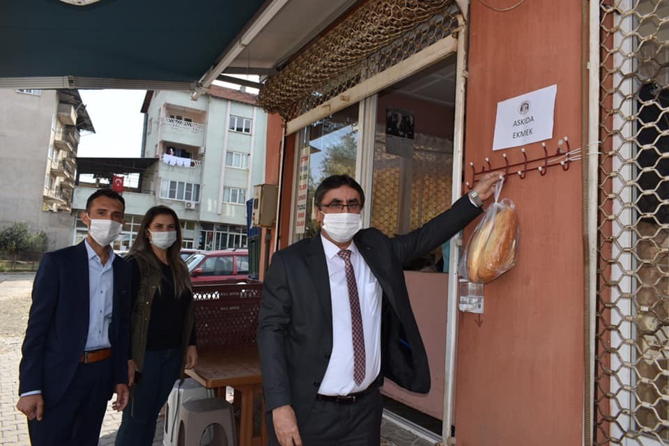 karacasuda askida ekmek projesi basladi 0 COjkDpU4 Karacasu’da ’Askıda Ekmek’ projesi başladı