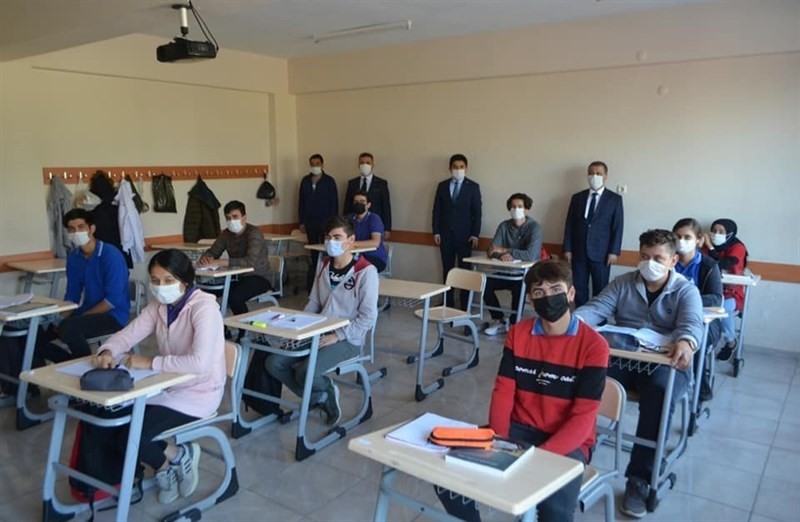 kaymakam divli okullari ziyaret ederek ogrencilerle bulustu 0 FZ9qckCE Kaymakam Divli, okulları ziyaret ederek öğrencilerle buluştu