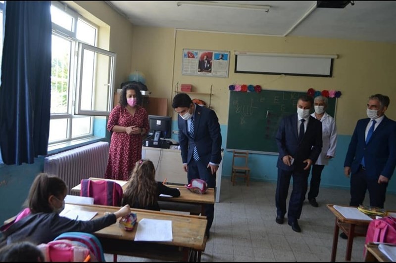 kaymakam divli okullari ziyaret ederek ogrencilerle bulustu 1 Kaymakam Divli, okulları ziyaret ederek öğrencilerle buluştu