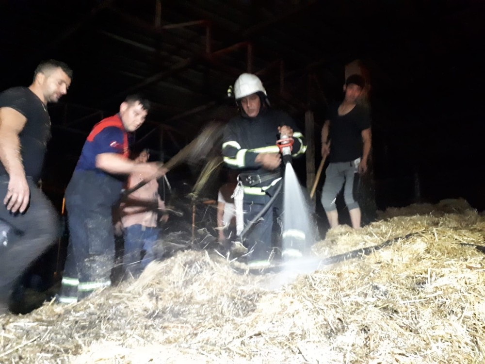 koskteki yanginda 300 paket saman zarar gordu 0 zNbS3vy6 Köşk’teki yangında 300 paket saman zarar gördü