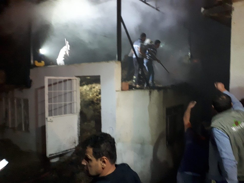 koskteki yanginda 300 paket saman zarar gordu 3 mgcWtzEZ Köşk’teki yangında 300 paket saman zarar gördü