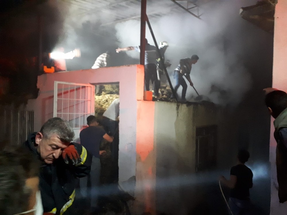 koskteki yanginda 300 paket saman zarar gordu 5 Ahrjs3Gm Köşk’teki yangında 300 paket saman zarar gördü