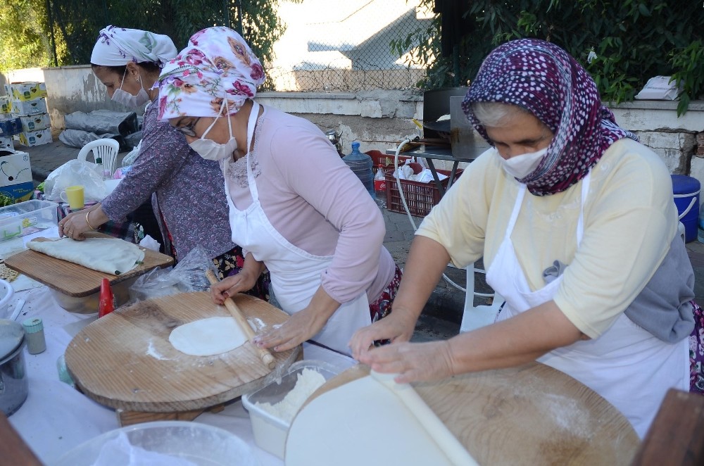 kusadasi belediyesi yoresel ve iyi tarim urunleri pazari ilgi goruyor 1 ZRF93Vml Kuşadası Belediyesi Yöresel ve İyi Tarım Ürünleri Pazarı ilgi görüyor