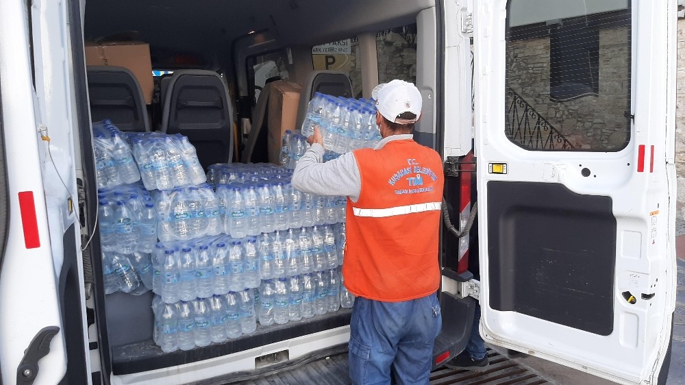 Kuşadası Belediyesi’nden İzmir’e gıda yardımı 2 kusadasi belediyesinden izmire gida yardimi 1 Kuşadası Belediyesi’nden İzmir’e gıda yardımı