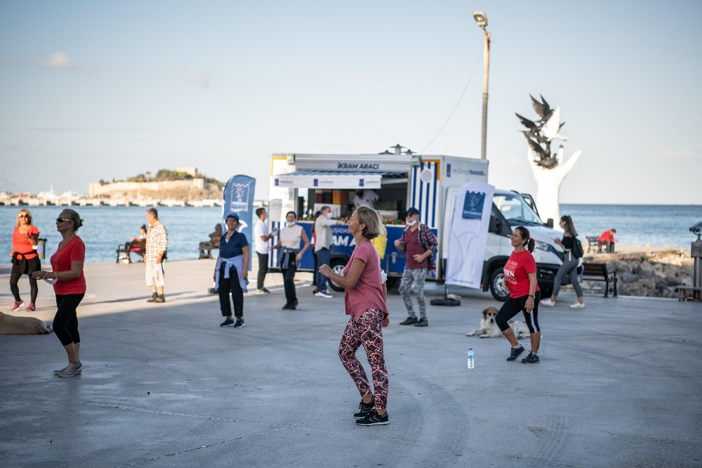 kusadasi belediyesinden mobil ikram hizmeti 1 Z259UQ5Y Kuşadası Belediyesi’nden “mobil ikram" hizmeti