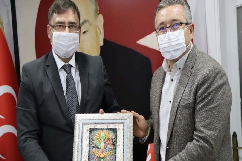 kusadasi-mhpye-ak-parti-ilce-yonetiminden-iadeyi-ziyaret-usGBIg6m.jpg