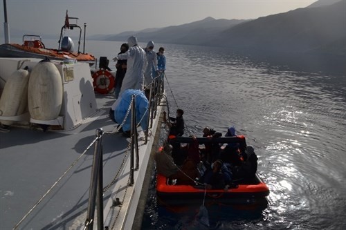 kusadasinda 13 duzensiz gocmen kurtarildi 0 5IcRDarV Kuşadası’nda 13 düzensiz göçmen kurtarıldı