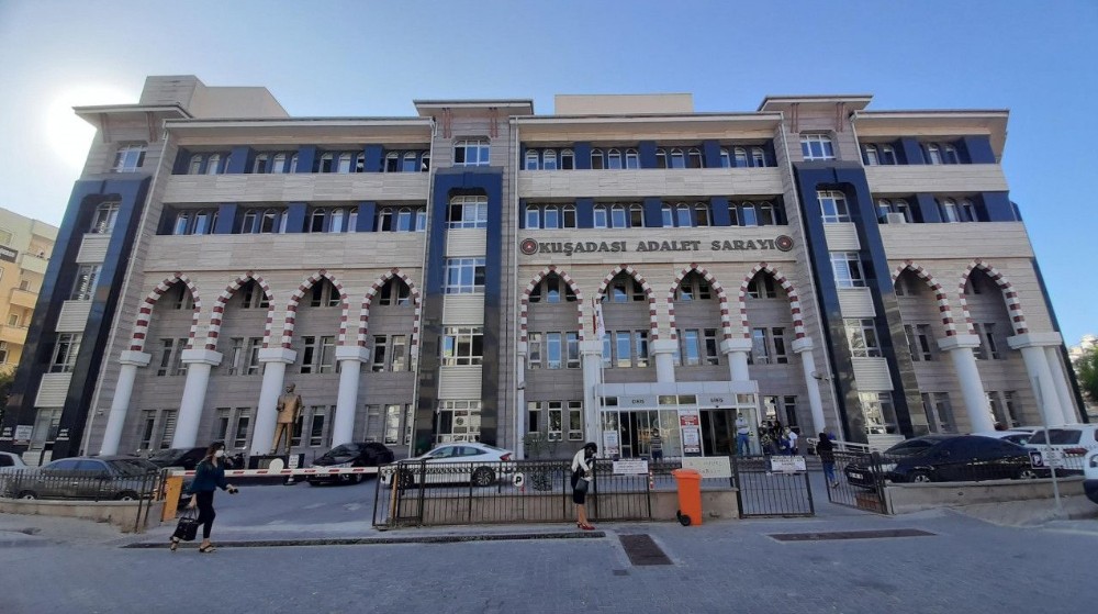 kusadasinda aranan iki kisi yakalandi 0 NRl1T64a Kuşadası’nda aranan iki kişi yakalandı