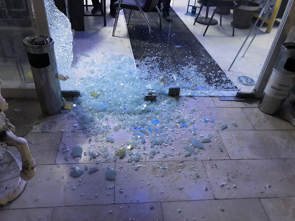 kusadasinda emlak ofisi kursunlandi 2 iXBaB7Ri Kuşadası’nda emlak ofisi kurşunlandı