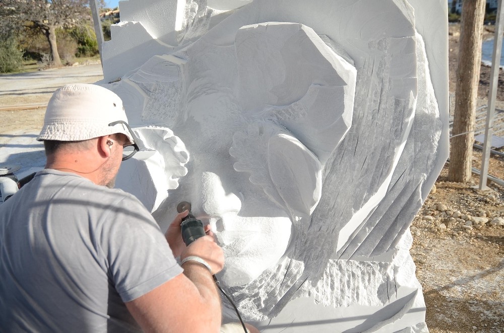 kusadasinda mermer bloklar heykele donusuyor 0 Kuşadası’nda mermer bloklar heykele dönüşüyor