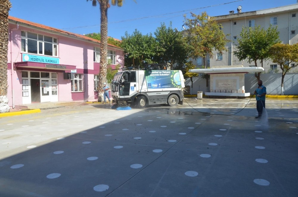 kusadasinda okullar ilk ders zili oncesi dezenfekte edildi 4 autnqJA6 Kuşadası’nda okullar ilk ders zili öncesi dezenfekte edildi