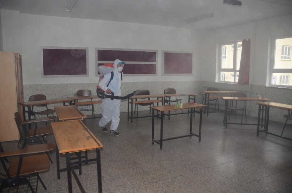 kusadasinda okullar ilk ders zili oncesi dezenfekte edildi 5 Kuşadası’nda okullar ilk ders zili öncesi dezenfekte edildi