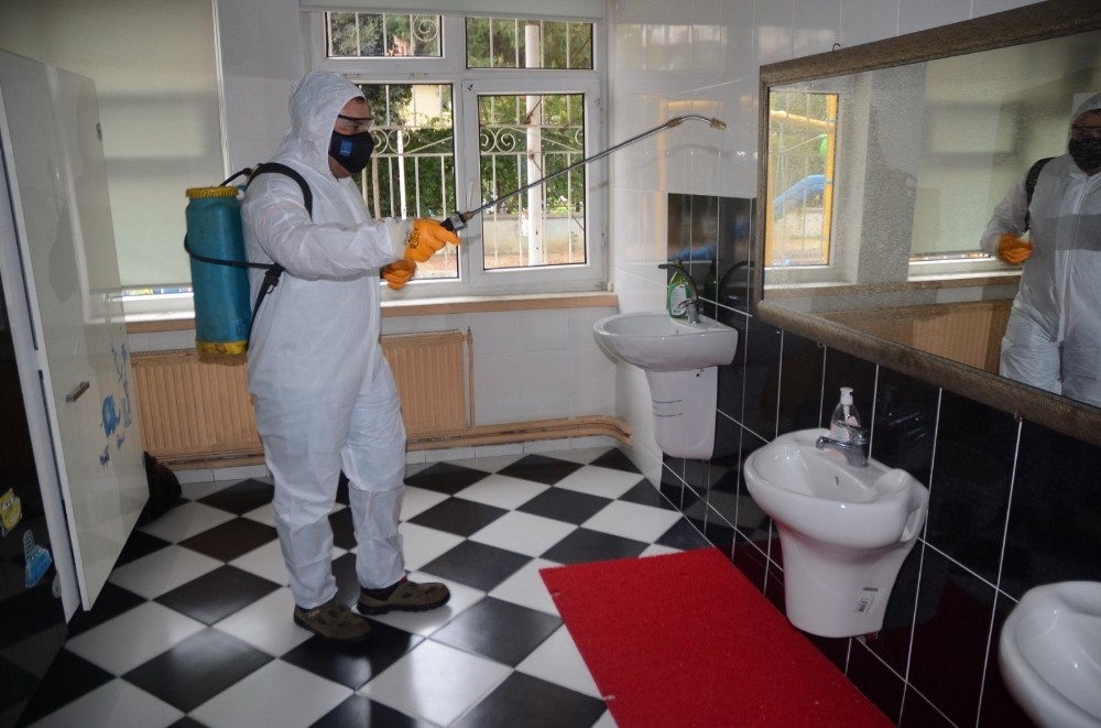 kusadasinda okullar ilk ders zili oncesi dezenfekte edildi 6 vidbLYfa Kuşadası’nda okullar ilk ders zili öncesi dezenfekte edildi