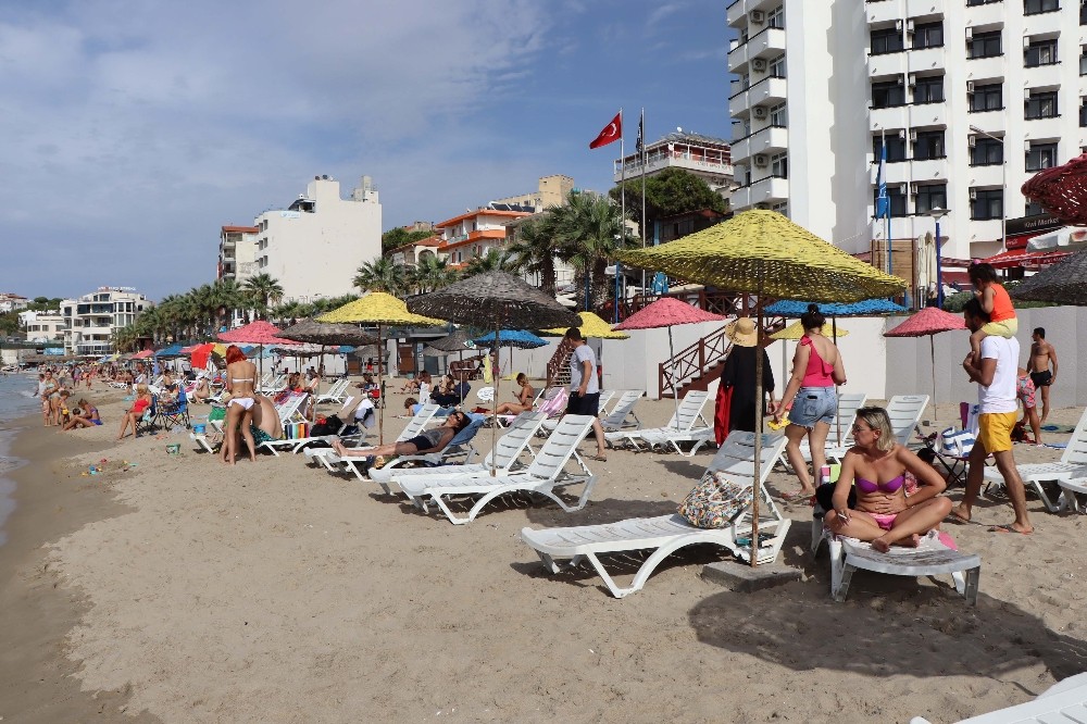 kusadasinda plaj keyfi 1 OWZGm958 Kuşadası’nda plaj keyfi