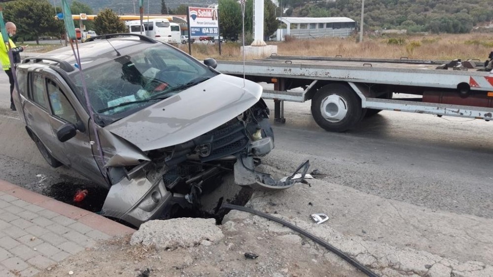 kusadasinda trafik kazasi 1 olu 3 9pKEX7BA Kuşadası’nda trafik kazası: 1 ölü
