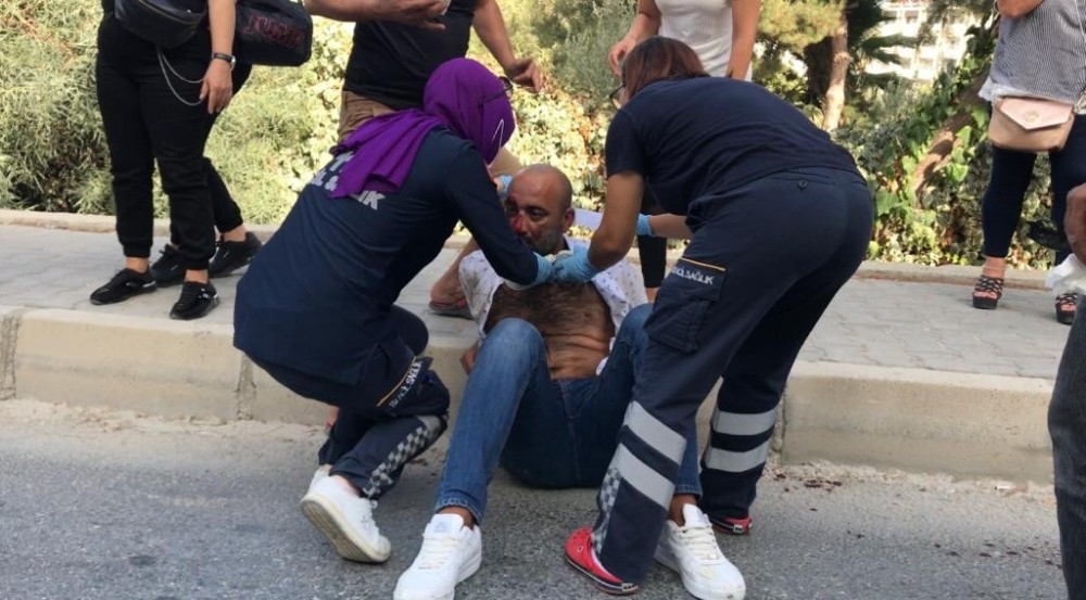 kusadasinda trafik kazasi 1 yarali 1 Kuşadası’nda trafik kazası: 1 yaralı