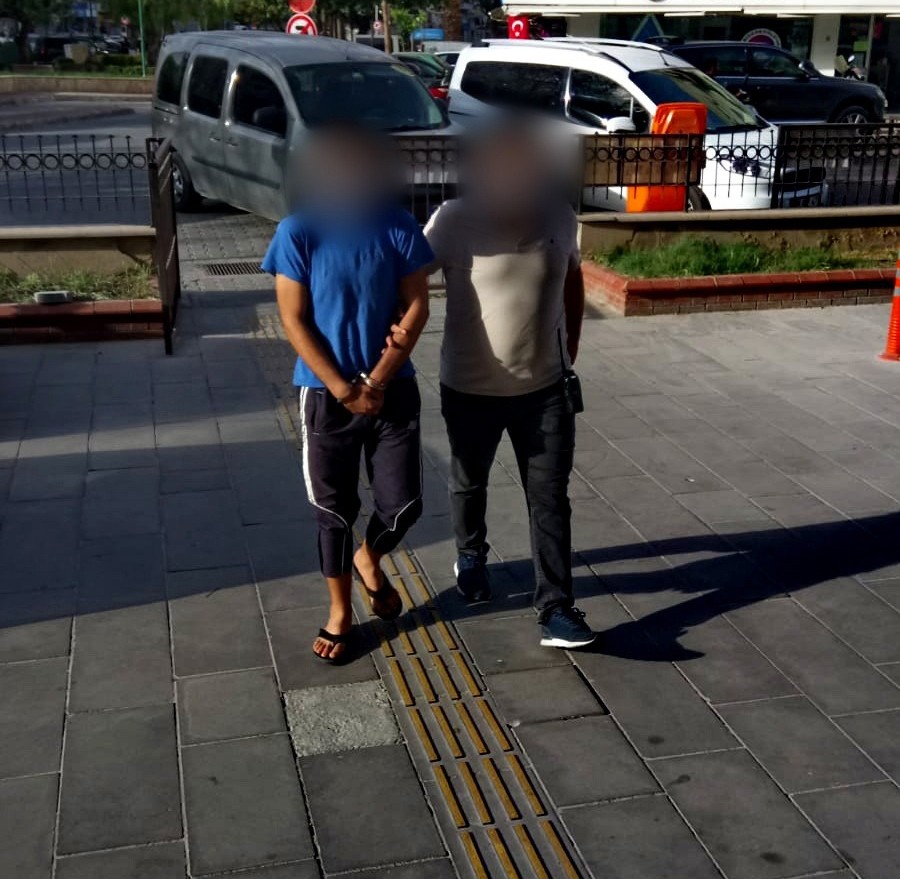 kusadasindaki 3 ayri hirsizlik olayinin suphelisi kamera incelemesi ile tespit edildi 0 n1s3k7pv Kuşadası’ndaki 3 ayrı hırsızlık olayının şüphelisi kamera incelemesi ile tespit edildi