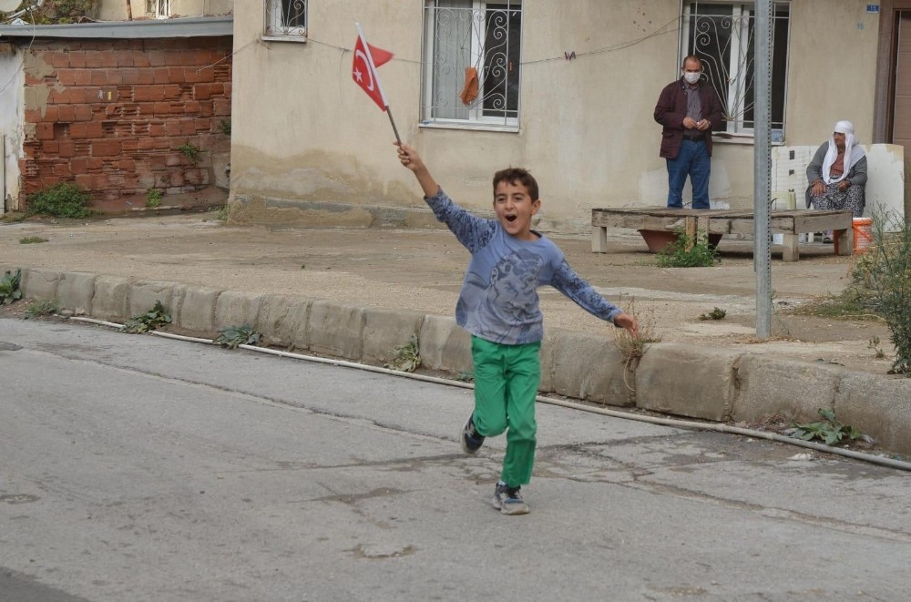 kusadasindaki cumhuriyet coskusu yagmur altinda devam etti 6 Kuşadası’ndaki Cumhuriyet coşkusu yağmur altında devam etti