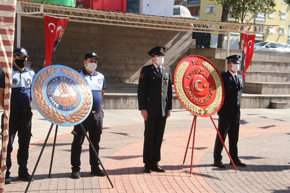 kuyucakta ataturk anitina celenk sunuldu 3 D4SeIW6s Kuyucak’ta Atatürk anıtına çelenk sunuldu