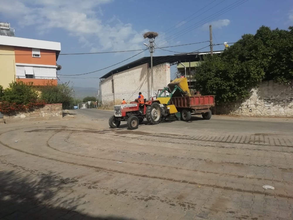 kuyucakta sonbahar temizligi yapiliyor 2 Kuyucak’ta sonbahar temizliği yapılıyor