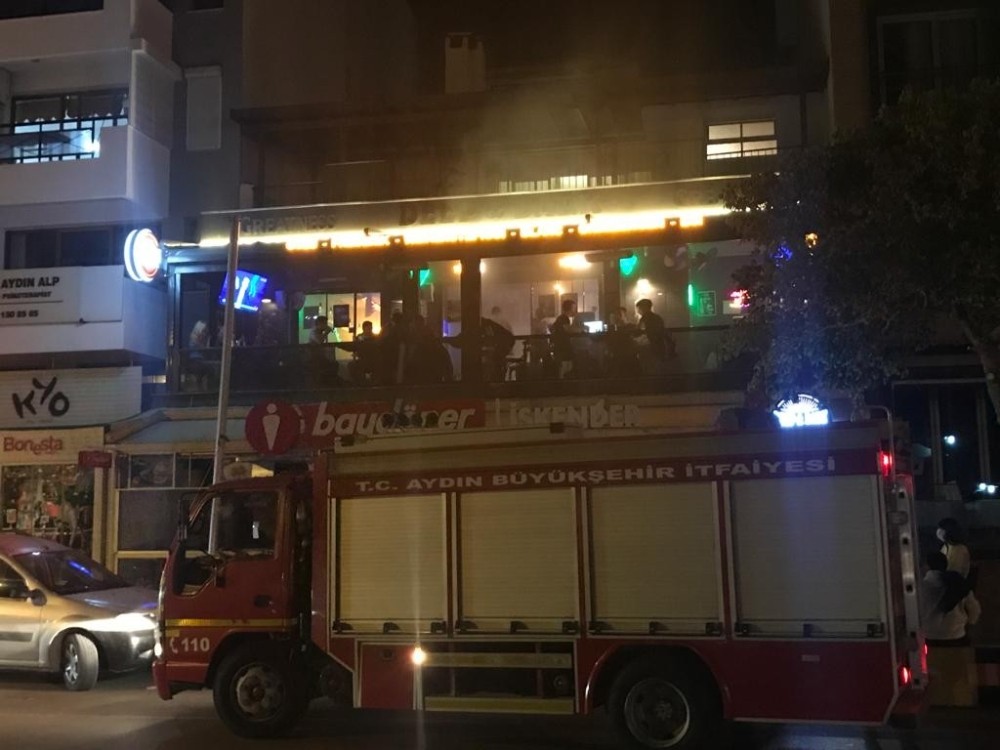 mutfakta yangin cikti vatandaslar eglenmeye devam etti 3 vAMltWpq Mutfakta yangın çıktı, vatandaşlar eğlenmeye devam etti